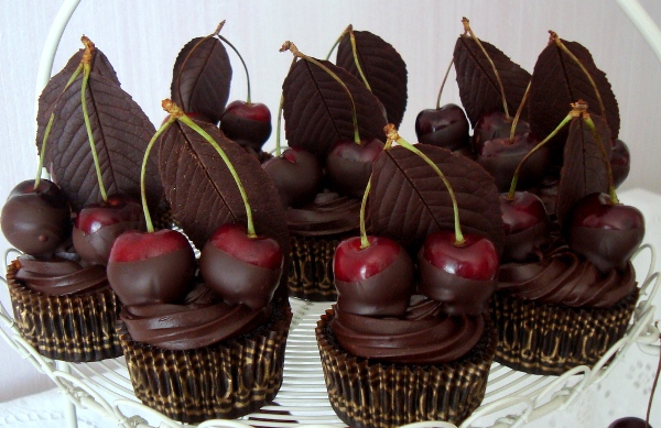 Chocolate-Cherry-Cupcakes