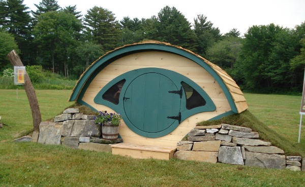Hobbit-Holes-for-Work-or-Play-2