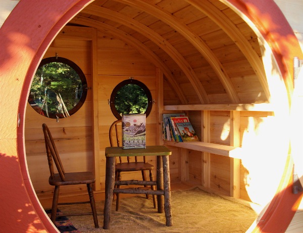 Hobbit-Holes-for-Work-or-Play-7