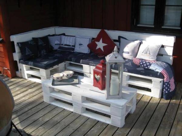 sofa-bed-using-wooden-pallets
