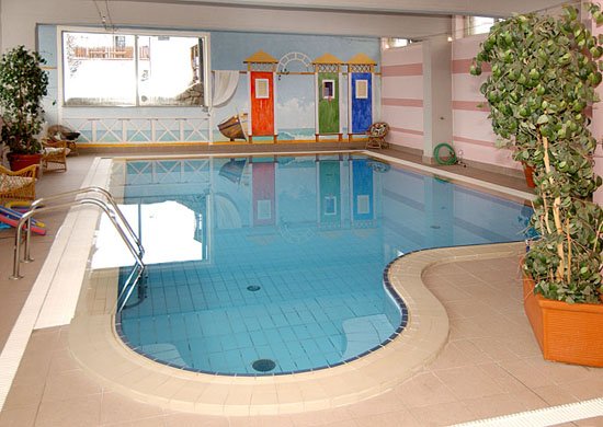 Indoor-Swimming-Pool-Design-10