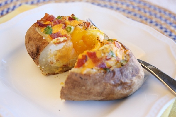 Egg-Stuffed-Baked-Potatoes-6