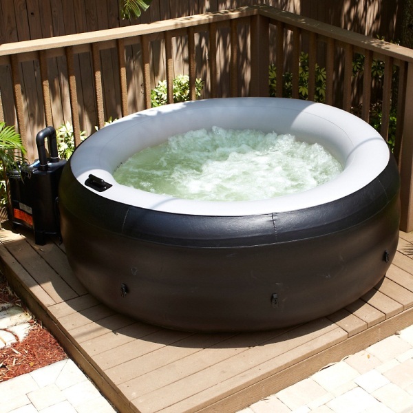 Portable-Hot-Tub-with-Cover