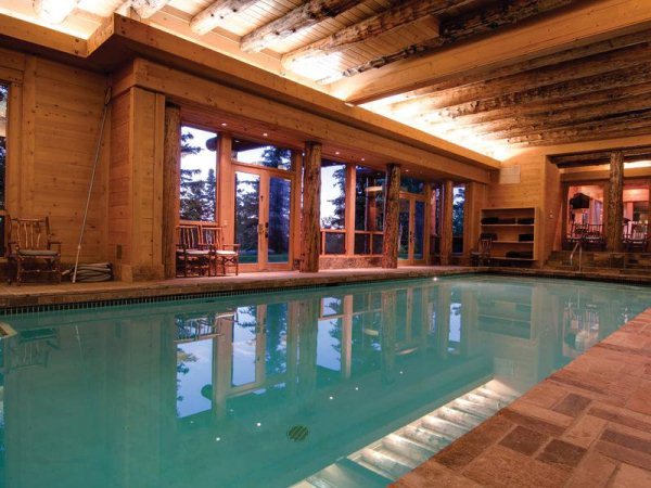you-can-go-swimming-year-round-in-this-house