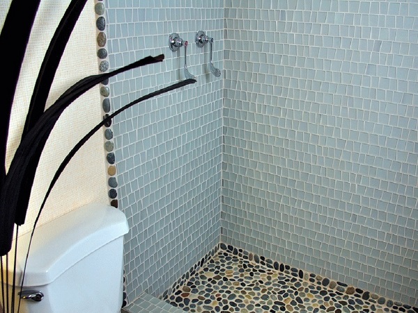 Pebble-Floor-Bathroom-Design-2