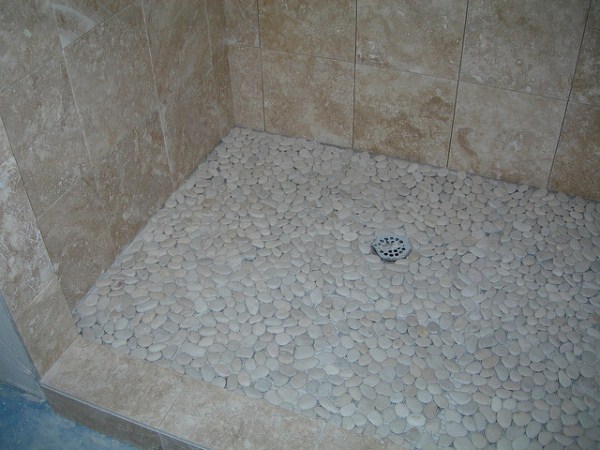 Pebble-Floor-Bathroom-Design-9