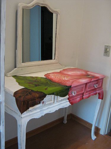 Argina-Seixas-paints-furniture-5