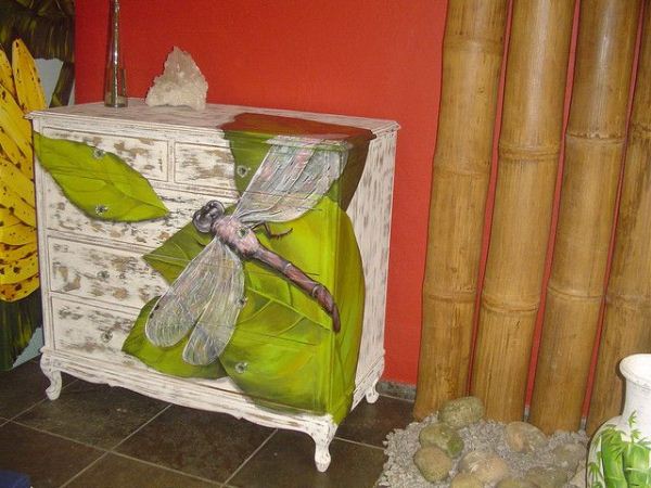 Argina-Seixas-paints-furniture-8