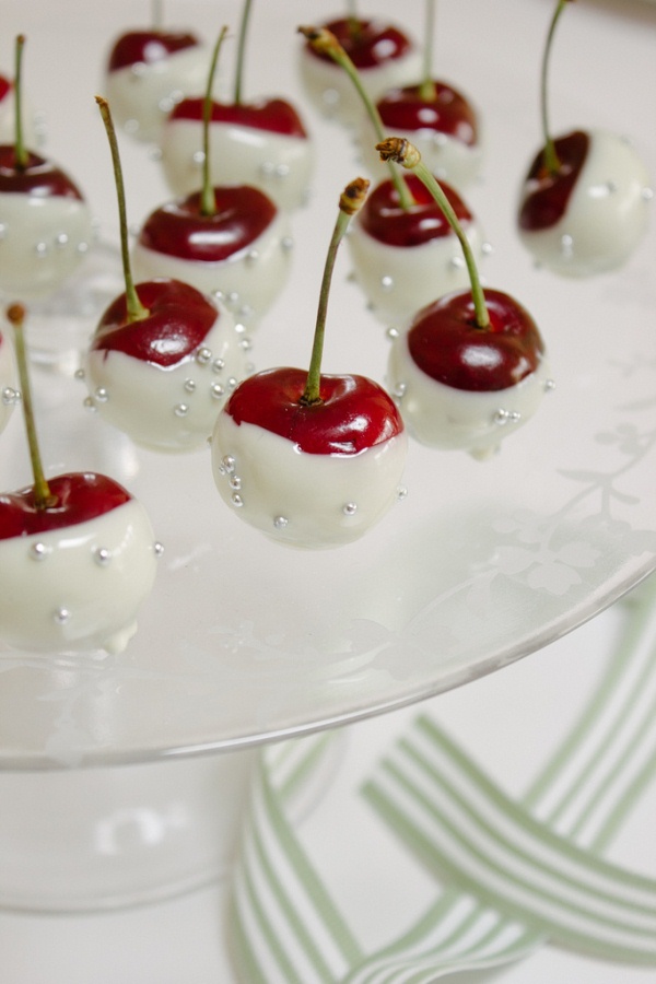 Cherries-Dipped-in-White-Chocolate
