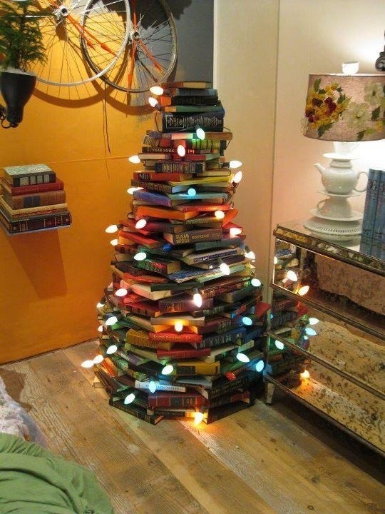 book-christmas-tree-8