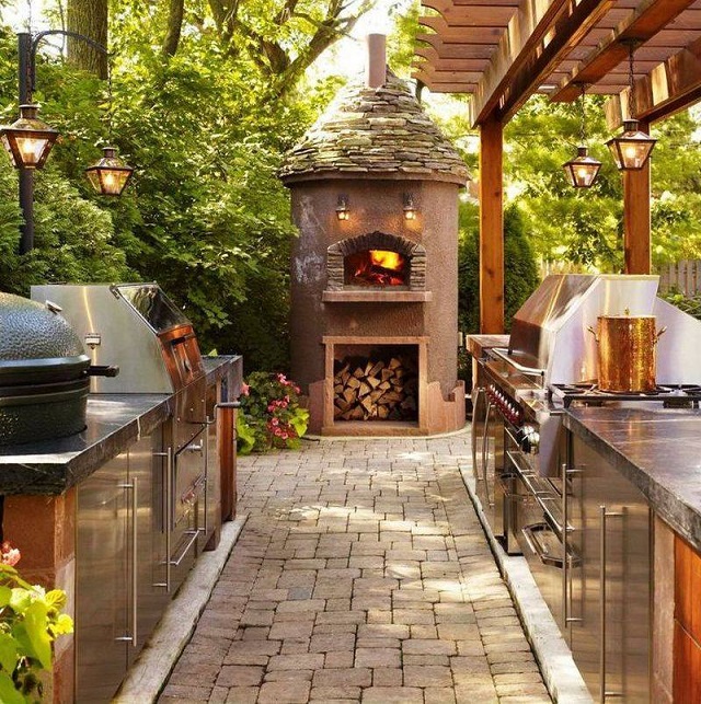 outdoor-kitchen-cooking