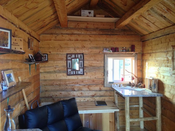 tiny-log-cabin-1