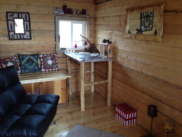 tiny-log-cabin-2