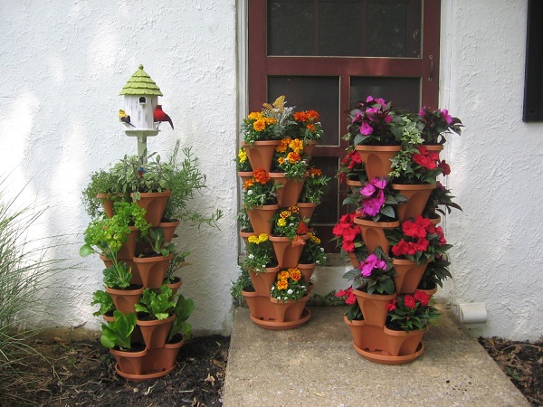 stacking-planters-with-watering-system-4