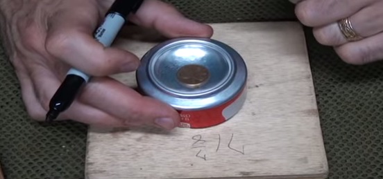 How-to-Make a-Penny-Can-Stove-5