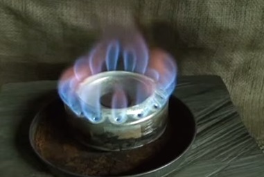 How-to-Make a-Penny-Can-Stove-6