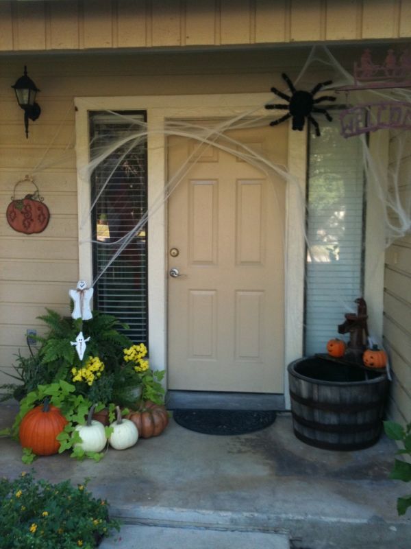 halloween-front-door-16