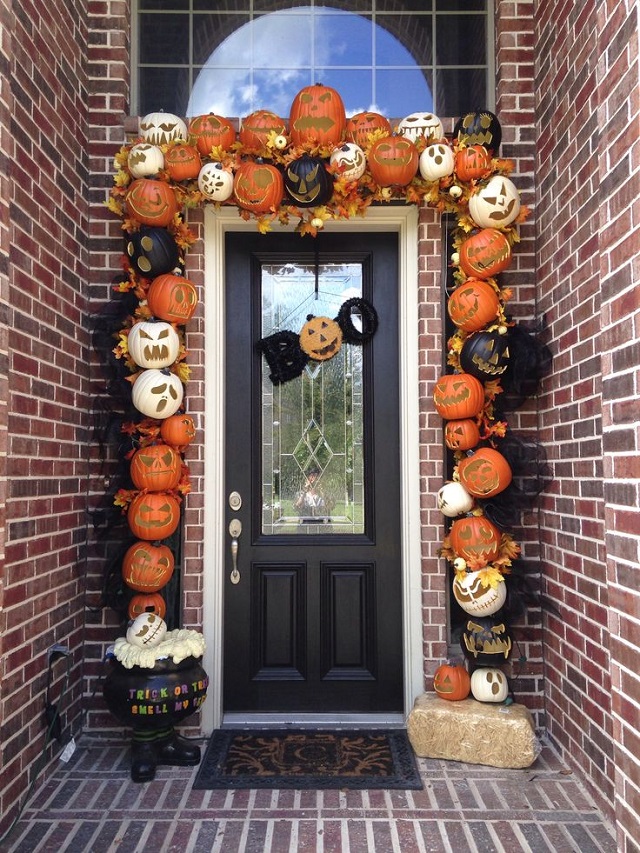 halloween-front-door-36