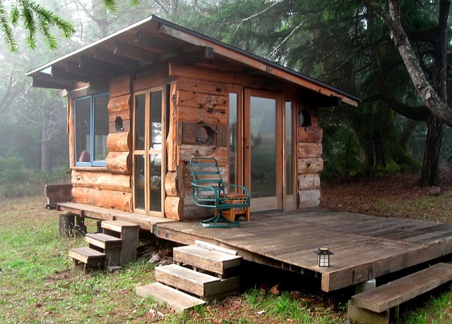 Tiny-house-in-the-woods
