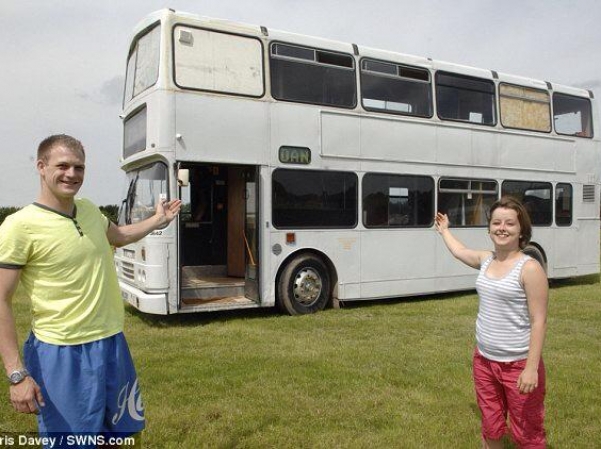 couple-turn-bus into-a-new-home-1