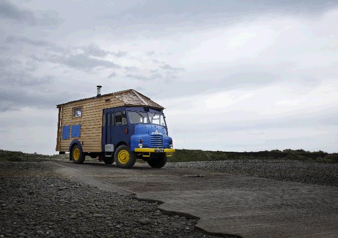 wooden-house-truck-1
