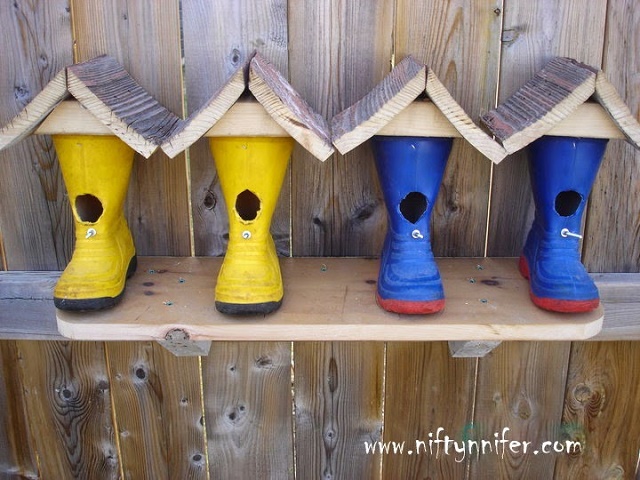 Boots-repurposed-into-a-cute-birdhouse