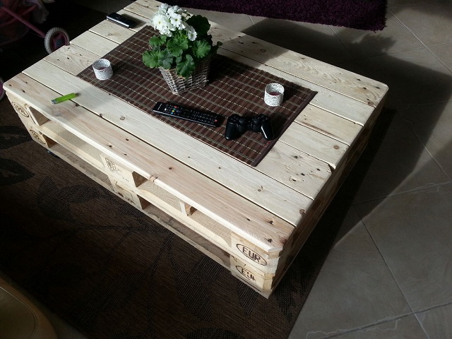Pallet-Coffe-Table-With-Storage-2