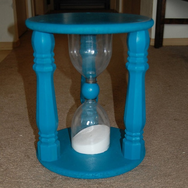 Sandglass-Time-Out-Stool-3