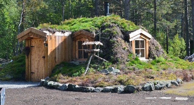 earth-sheltered-hut