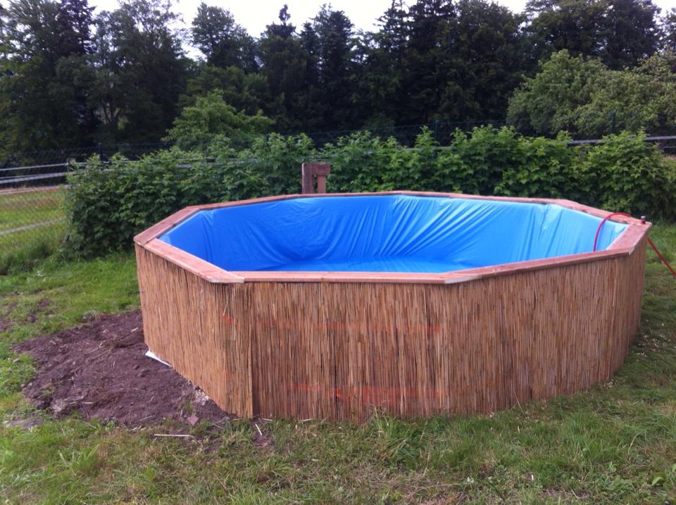 Swimming-Pool-made-out-of-pallets-5