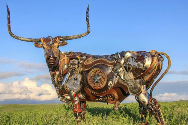 Amazing-Sculptures-Out-of-Old-Farm-Tools-3