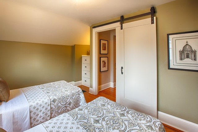 Bedroom-Design-Ideas-with-Barn-door-3