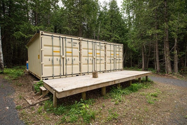 three-shipping-containers-home-1