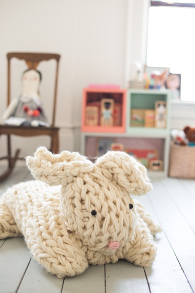 Learn-how-to-knit-giant-bunnies-using-your-arms-2