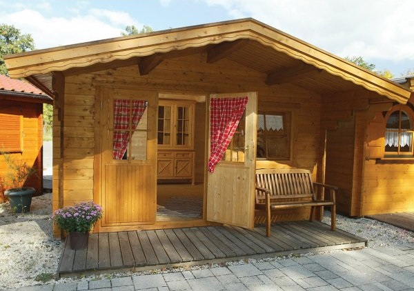 Log-Cabin-with-Roof-Canopy-2