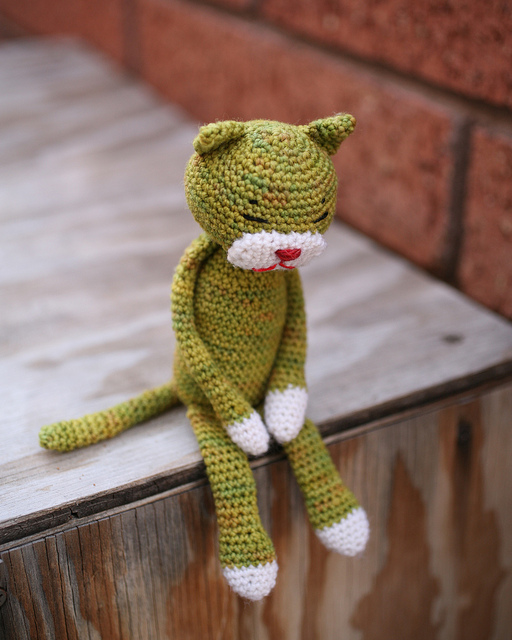 Amineko-Crocheted-Cat-2