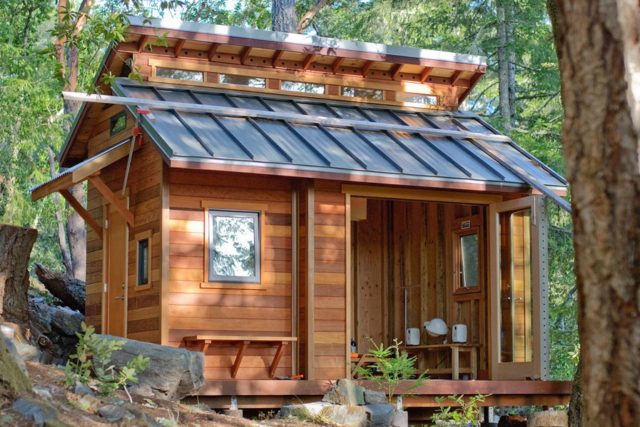 Tiny-House-In-The-Wilderness-1