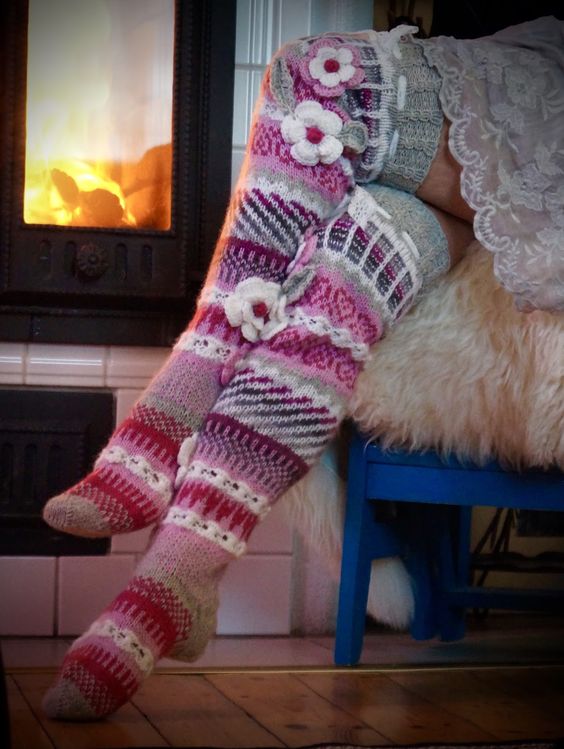 Crochet-Flower-Leg-Stockings-1