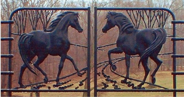 horse-themed-gate-designs-4